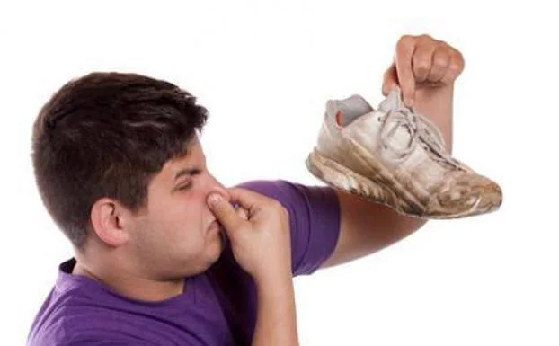 Trucos para eliminar el mal olor de las zapatillas