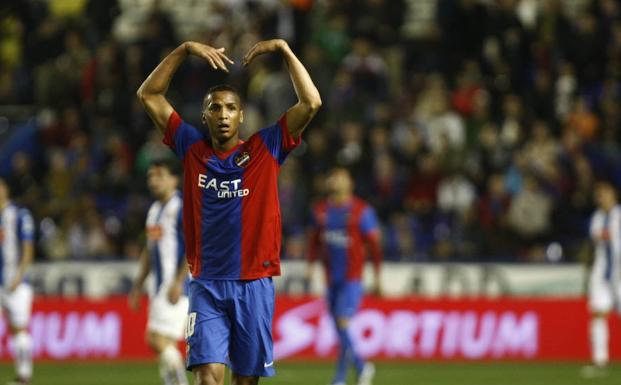 Deyverson con la camiseta del Levante UD
