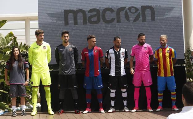 Las nuevas equipaciones del Levante UD.