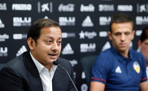 Murthy durante la rueda de prensa de la presentación de Maksimovic
