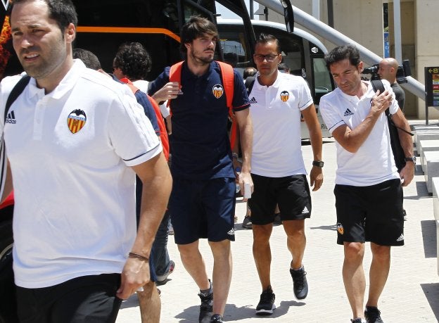 Marcelino, a su llegada ayer al aeropuerto de Manises para volar hacia Francia.