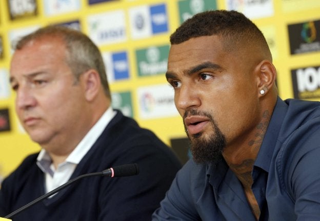 Boateng, ayer junto al presidente, Miguel Ángel Ramírez.