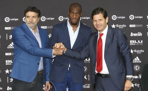 Alesanco, Kondogbia y Mateo Alemany, ayer por la tarde.