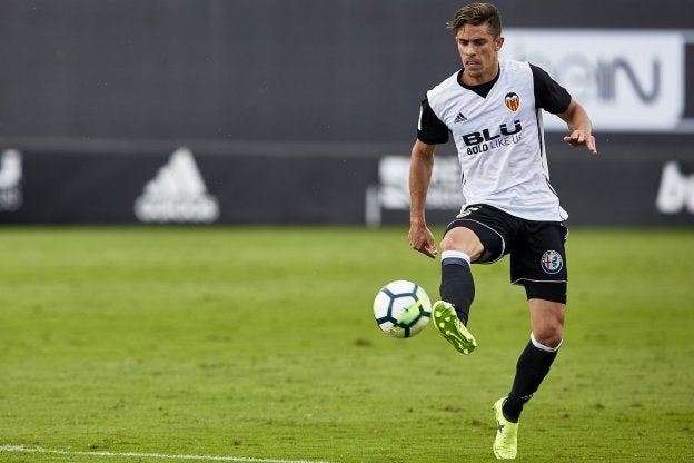 Gabriel Paulista, durante la disputa del amistoso frente al Saguntino.