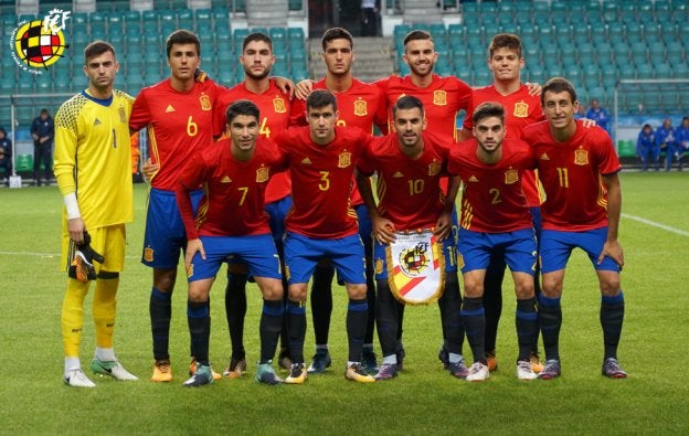 Once inicial ayer de la sub-21, con Sivera de portero y Soler con el dorsal 7.