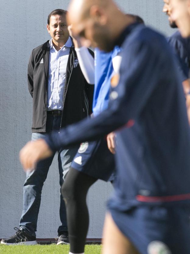 Anil Murthy, ayer en el entrenamiento. / damián torres
