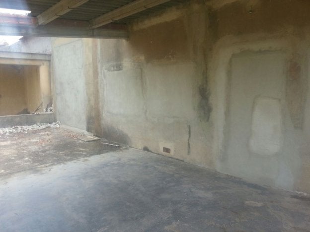 El COR pretende cobrar por casas tapiadas para evitar robos o saqueadas y quemadas./