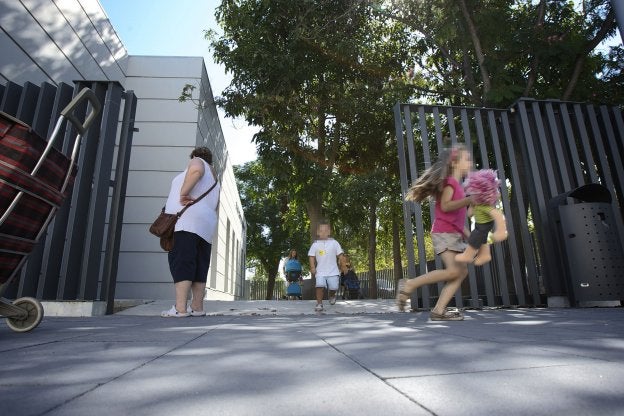 Acceso principal a la Escoleta del Centre Històric de Gandia. / lp