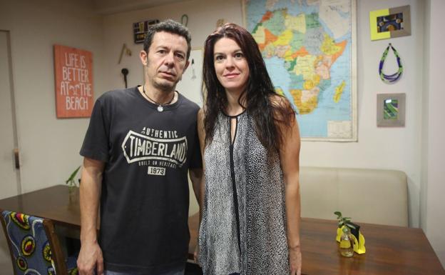 Los periodistas Javier Espinosa y Mónica G. Prieto./