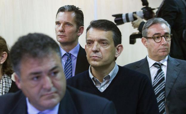 Iñaki Urdangarin, Diego Torres, Jorge Vela y José Luis Ballester en el banquillo de los acusados./EFE