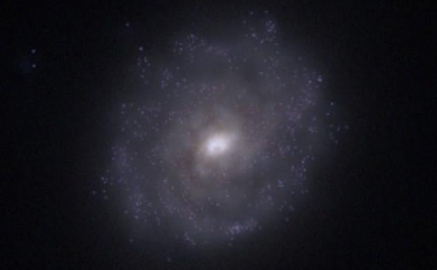 Descubren con detalle cómo una galaxia engulle a otra.