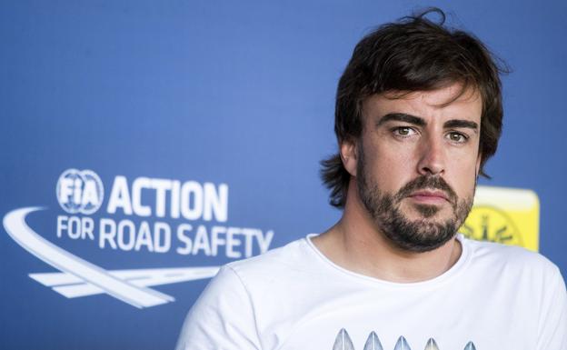 Fernando Alonso, de McLaren-Honda, ofrece una rueda de prensa en la sede del Club Automovilístico asutríaco OeAMTC