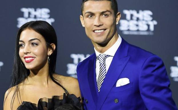 Georgina y Cristiano Ronaldo posan juntos durante la pasada gala de 'The Best'.