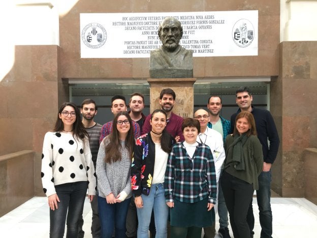 El equipo de investigación en la Universidad de Valencia. / lp