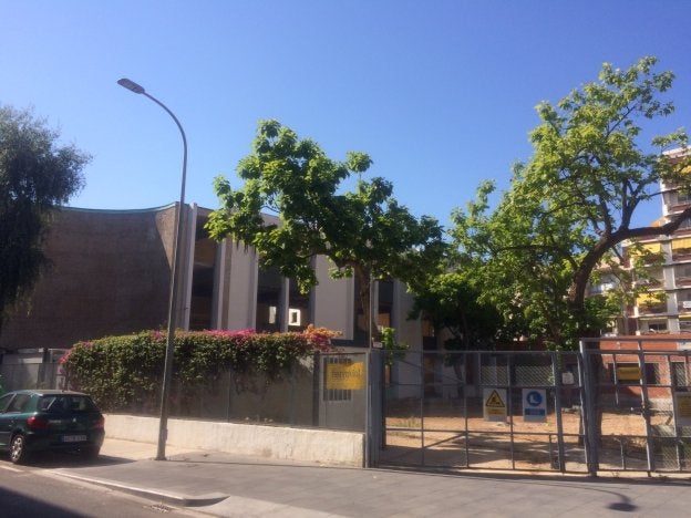 Las obras del colegio Cervantes de Gandia llevan meses paralizadas y su finalización se demorará un año.