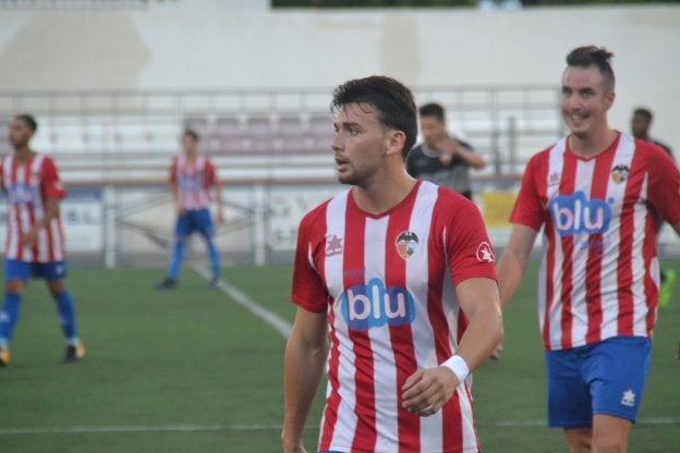 Los jugadores del CD Jávea, durante uno de los encuentros que han disputado en esta pretemporada.