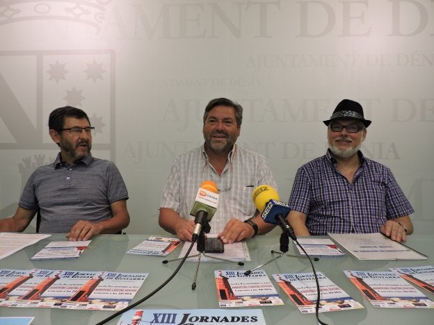 El edil de Cultura junto a los organizadores del evento.