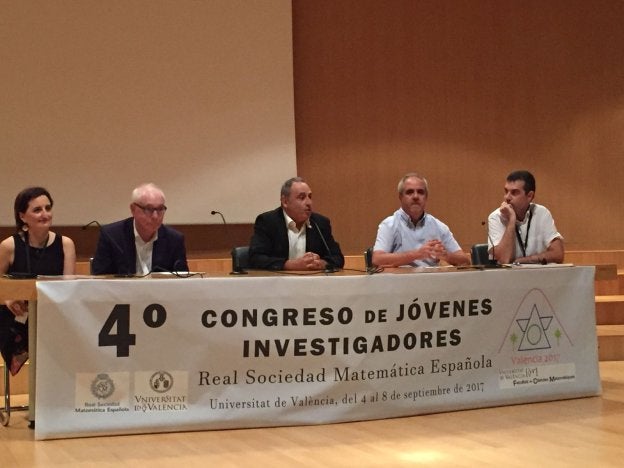 Investigadores senior pasaron el relevo a las nuevas generaciones en la inauguración.