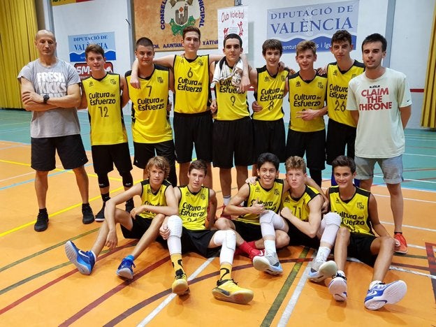 El equipo cadete masculino que venció en Xàtiva.