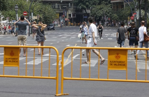 La plaza del Ayuntamiento, cortada al tráfico en una imagen del último domingo del pasado junio.