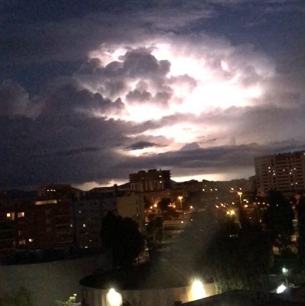 Instante de la tormenta de anoche en la Sierra Calderona.