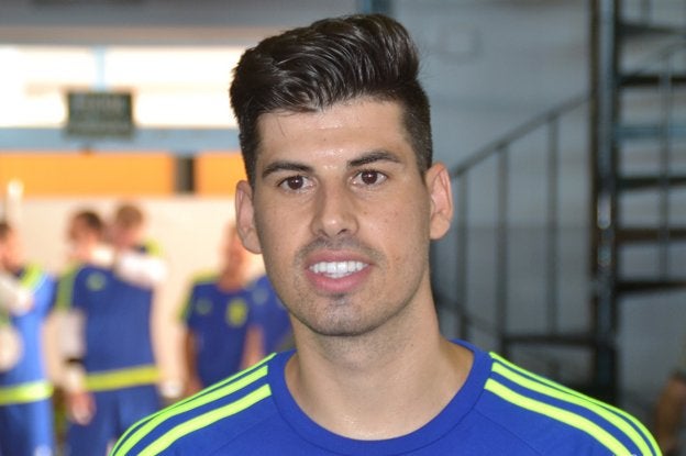 David González, que sufre rotura de ligamentos.