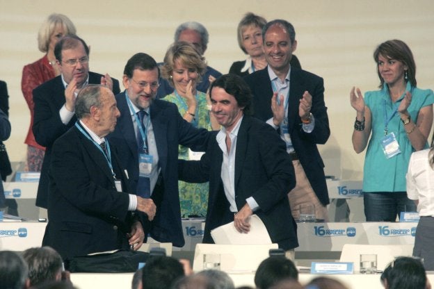 Manuel Fraga, Mariano Rajoy y José María Aznar, entre otros, en el congreso del PP de 2008, celebrado en Feria Valencia.