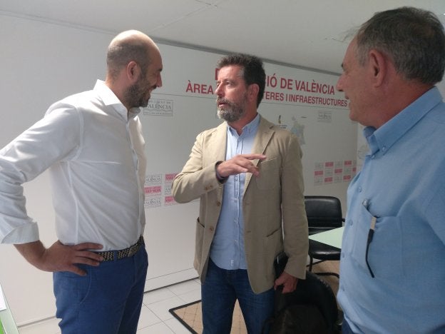 Seguí dialoga con los alcaldes de la zona.