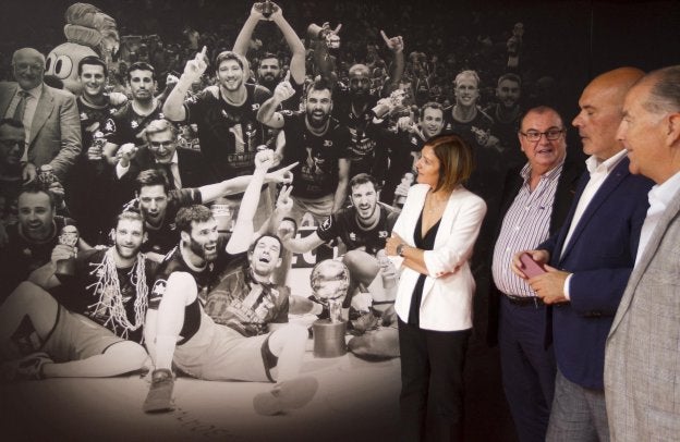 Maite Girau, Vicente Solá, José Vicente Berlanga y Paco Raga, ayer en la Fonteta.