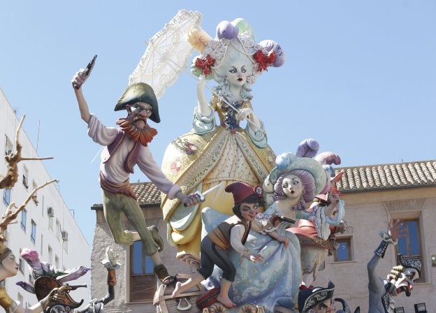 Falla de la Plaza del Pilar de 2017, obra de Paco Torres.