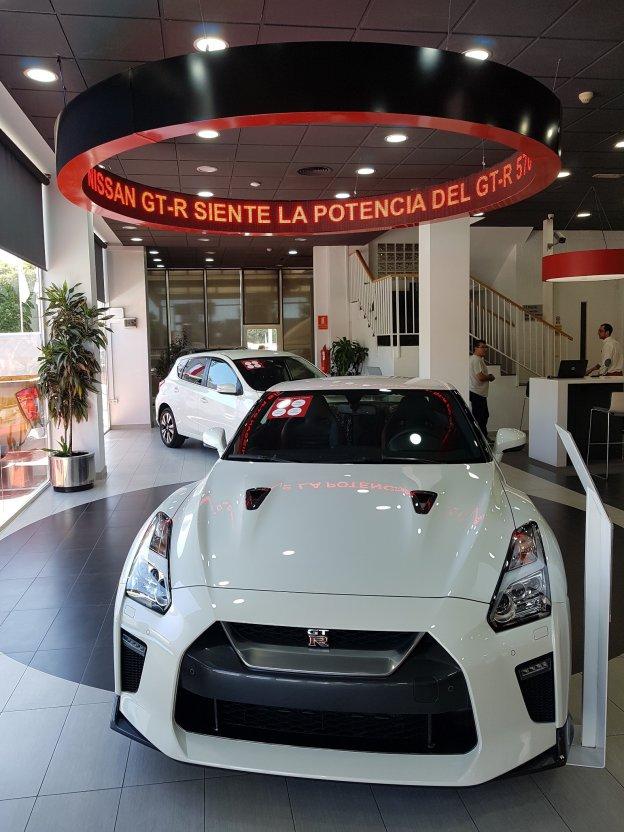El último GT-R, en la avenida Tres Cruces.