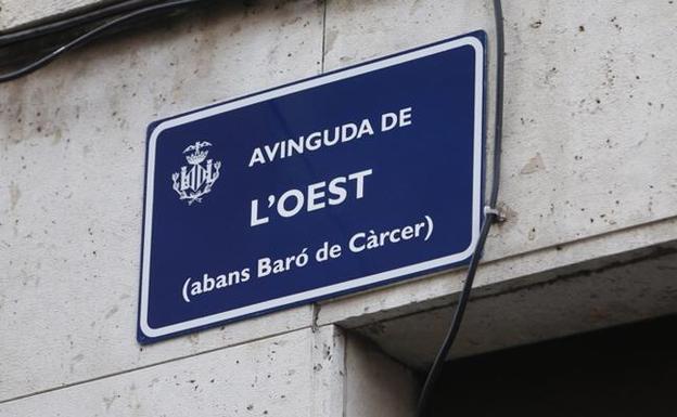 Rótulo con el nombre de la calle ya cambiado. /J. J. Monzó