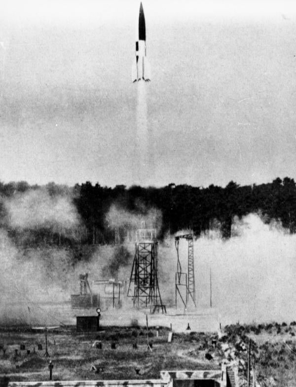 Lanzamiento de un V2 en 1943./