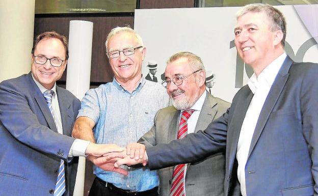 Los consellers Vicent Soler y Rafael Climent, con Joan Ribó y José Vicente González./Vicente Garrido