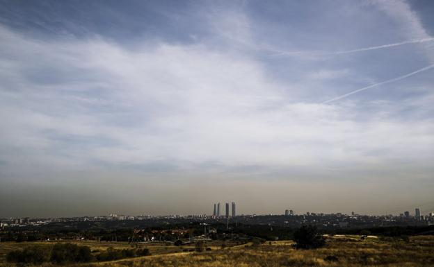 Campana de polución sobre Madrid./Emilio Naranjo (Efe)