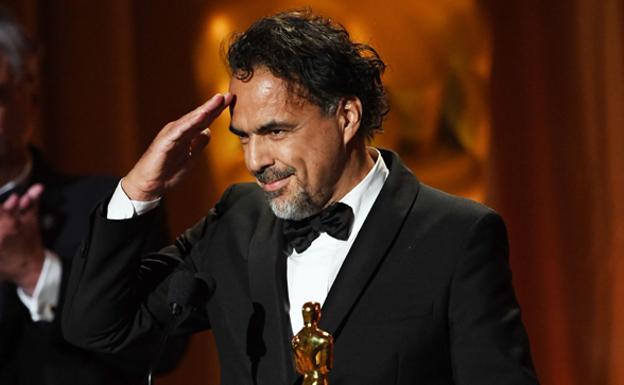 Alejandro González Iñárritu, tras recibir su premio. /AFP