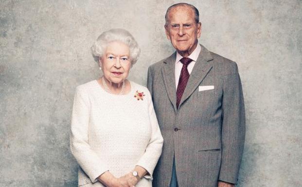 La reina Isabel II y el príncipe Felipe. /Reuters