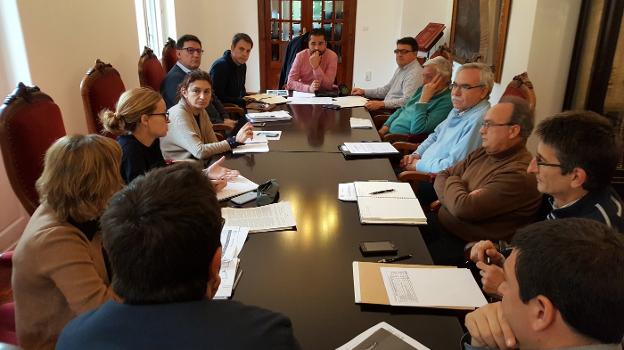 Una reunión de la comisión de Patrimonio. / lp
