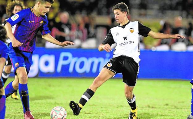 Los alevines del Valencia se proclamaron subcampeones en el torneo disputado en Arona./