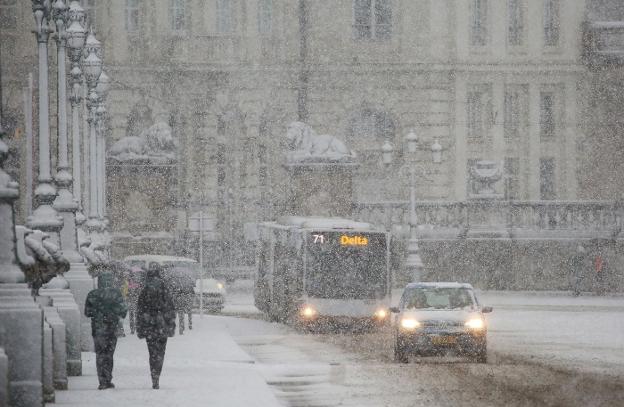 Lluvia, viento y nieve han sido inclementes con Bruselas en el mes de diciembre. / JULIEN WARNAND / efe