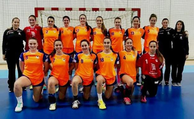 María Cardona con la Selección Valenciana de balonmano. / LP