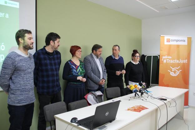 Los representantes de Compromís ayer en Dénia. / R. G.
