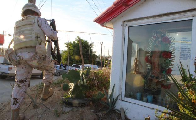 Militares mexicanos patrullan en la ciudad de Los Cabos, la más violenta del mundo. /EFE