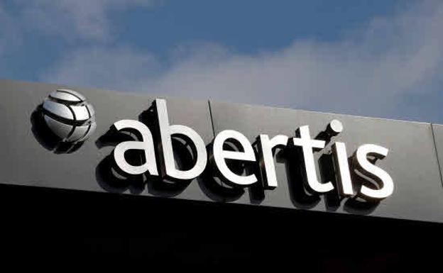 Logotipo de Abertis en la sede central de Barcelona. Archivo/