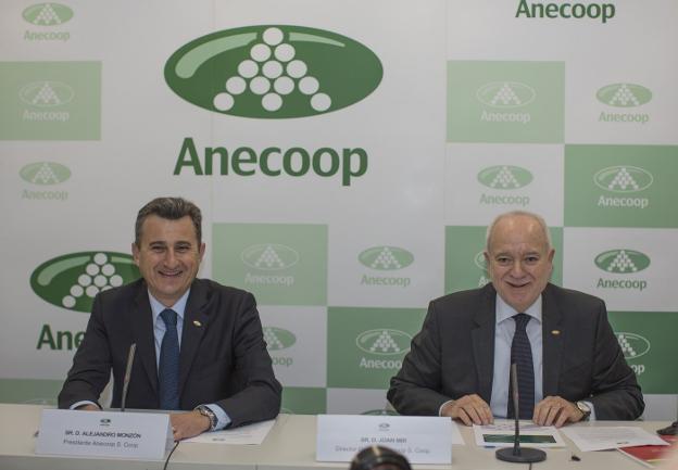 Alejandro Monzón y Joan Mir, presidente y director general de Anecoop. / lp