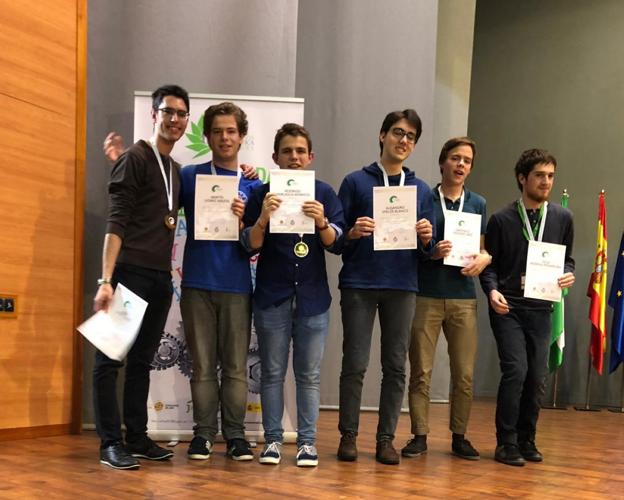 Los ganadores, con Félix Moreno a la derecha de la foto. / lp