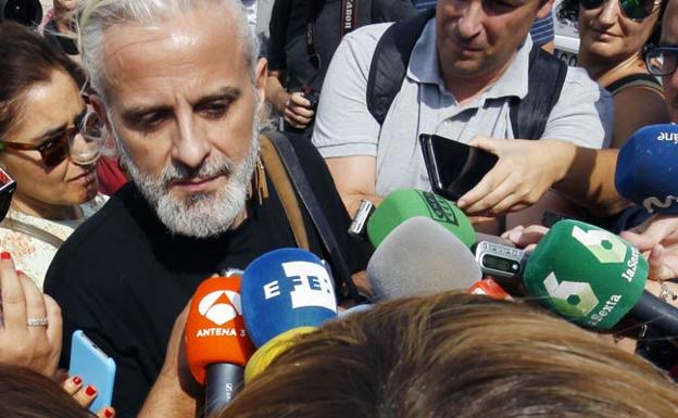 Marcos Benavent, en una de sus intervenciones junto a los juzgados./