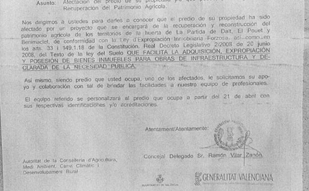 Parte en castellano del falso aviso de expropiación que mezcla el logo de la Generalitat y la firma del concejal de Valencia Ramón Vilar./