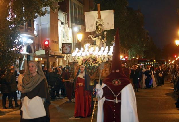 Una de las procesiones celebradas ayer. / consuelo chambó