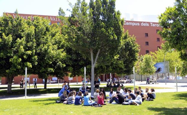 Las mujeres representan el 54% del alumnado de las universidades públicas valencianas y el 56% del profesorado más joven